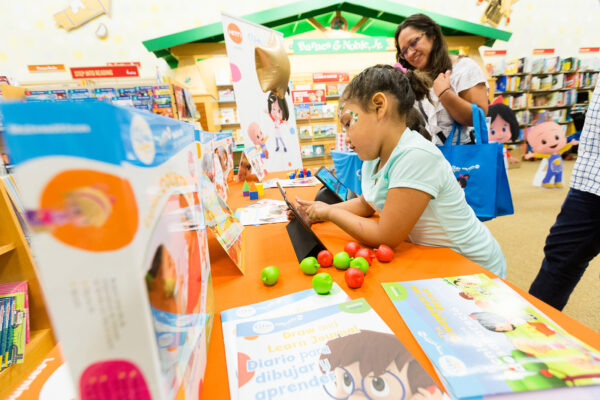 HITN y Barns & Noble celebran el mes de la hispanidad HITN y Barns & Noble celebran el mes de la hispanidad