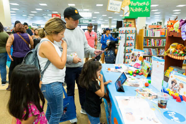 HITN y Barns & Noble celebran el mes de la hispanidad HITN y Barns & Noble celebran el mes de la hispanidad