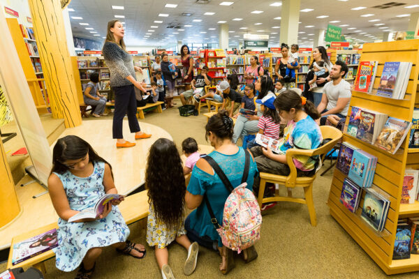 HITN y Barns & Noble celebran el mes de la hispanidad HITN y Barns & Noble celebran el mes de la hispanidad