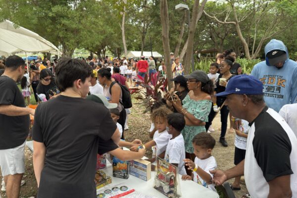 ReyesMagos_VIEQUES_EntregaJuguetes 2